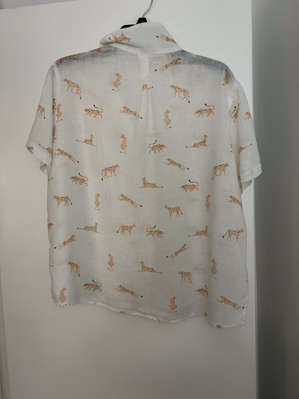 Rails Whitney Playful Cheetahs Linen Blend Buttondown. - Picture 3 of 7